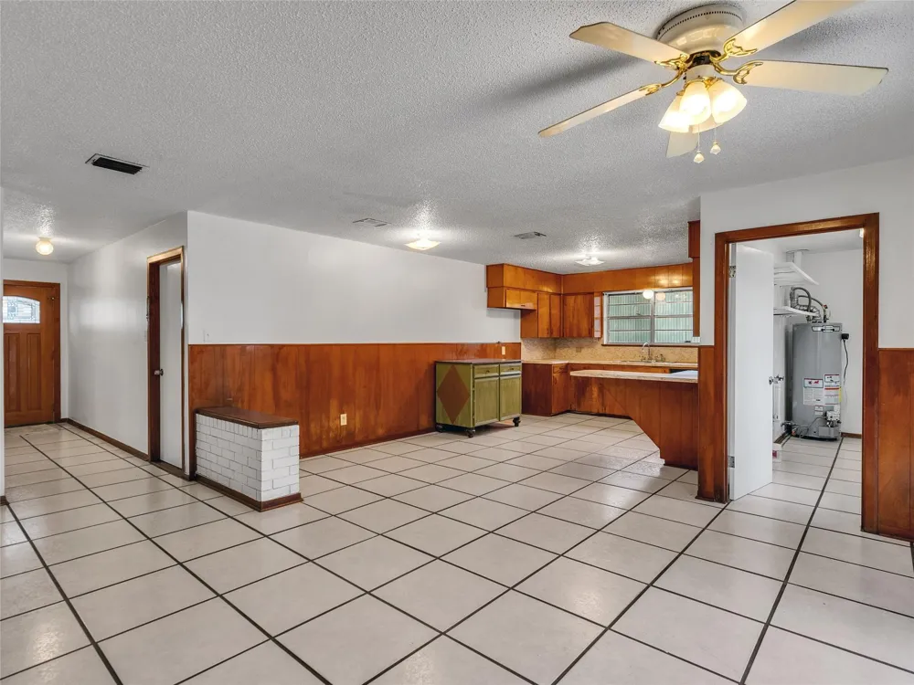 2002 W Highway 6 Alvin, TX 77511