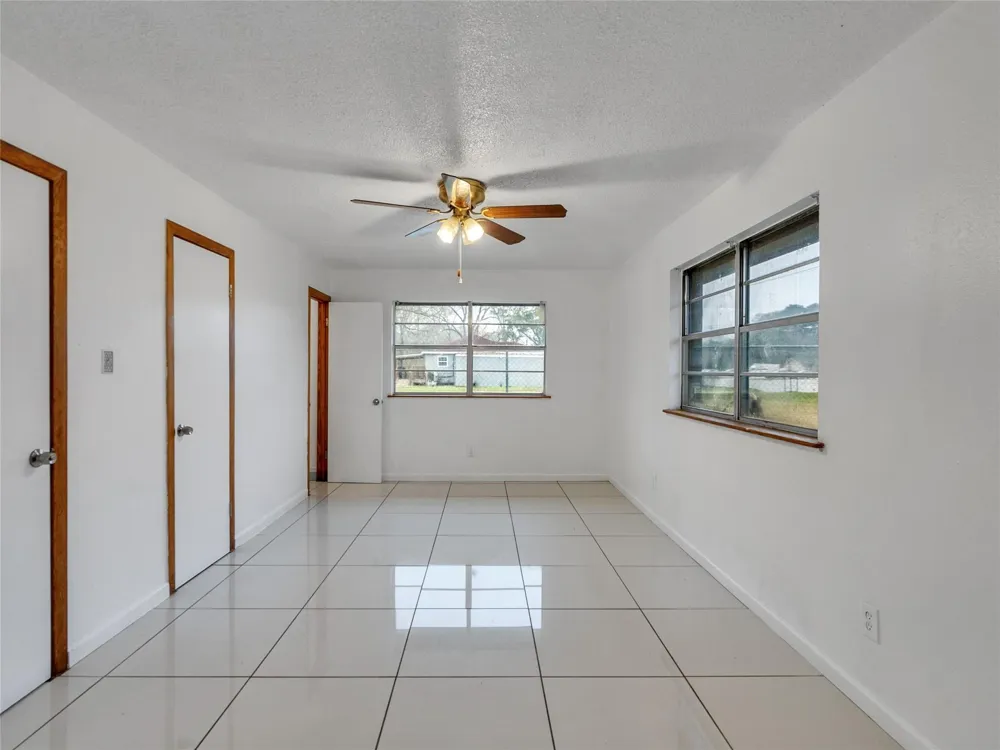 2002 W Highway 6 Alvin, TX 77511