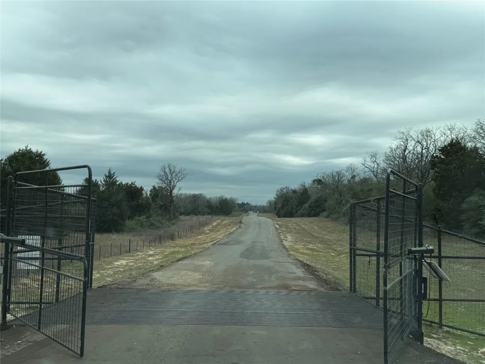3803 Private Road 4100 Marquez, TX 77865