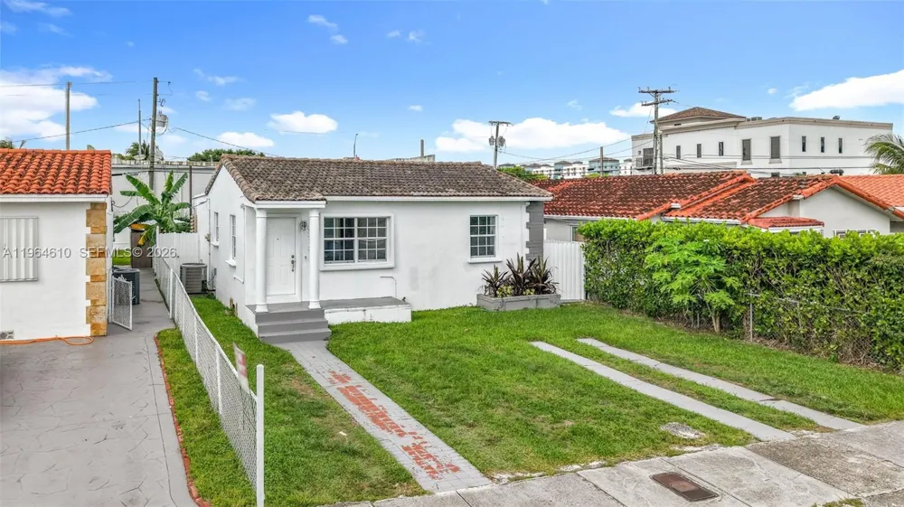 6819 SW 25th St Miami, FL 33155