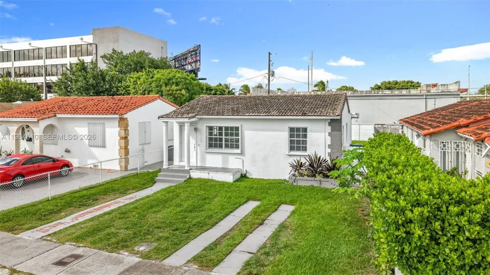 6819 SW 25th St Miami, FL 33155