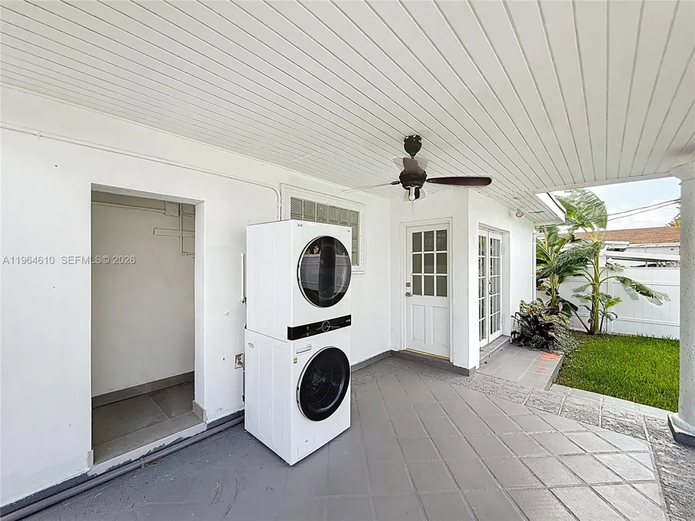 6819 SW 25th St Miami, FL 33155