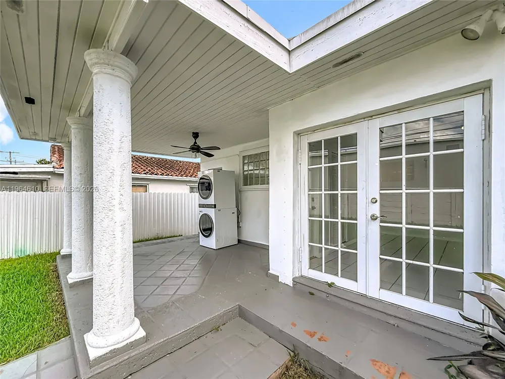 6819 SW 25th St Miami, FL 33155