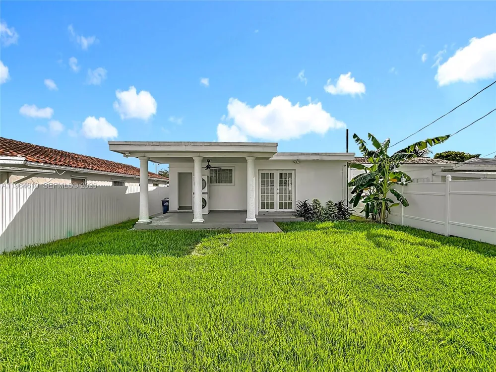 6819 SW 25th St Miami, FL 33155