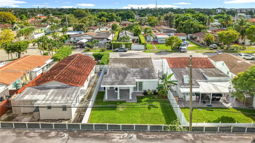6819 SW 25th St Miami, FL 33155
