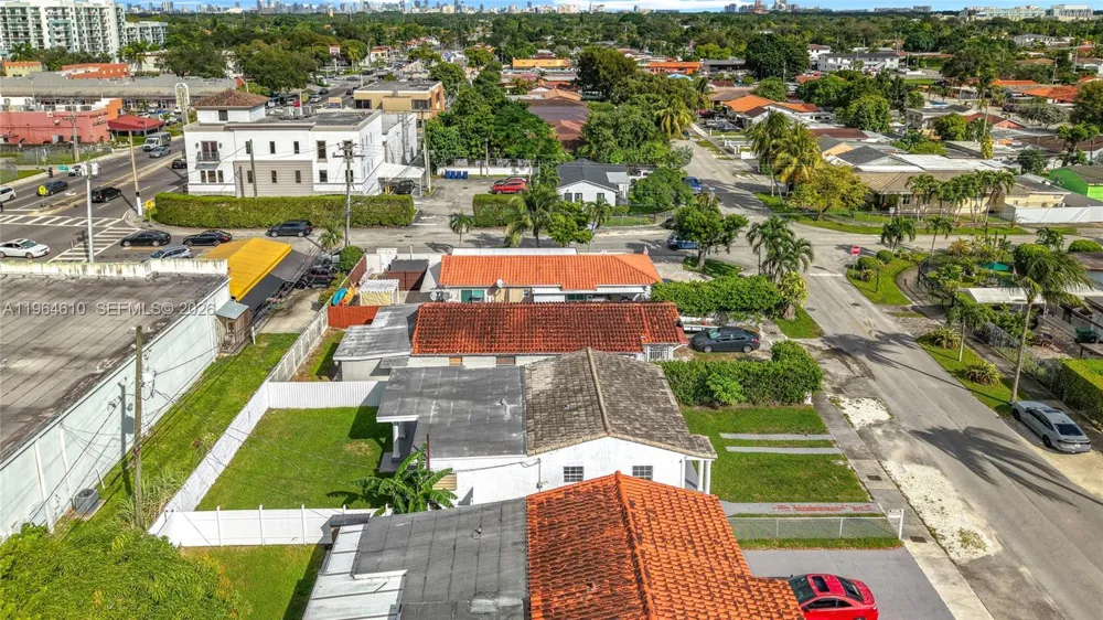 6819 SW 25th St Miami, FL 33155