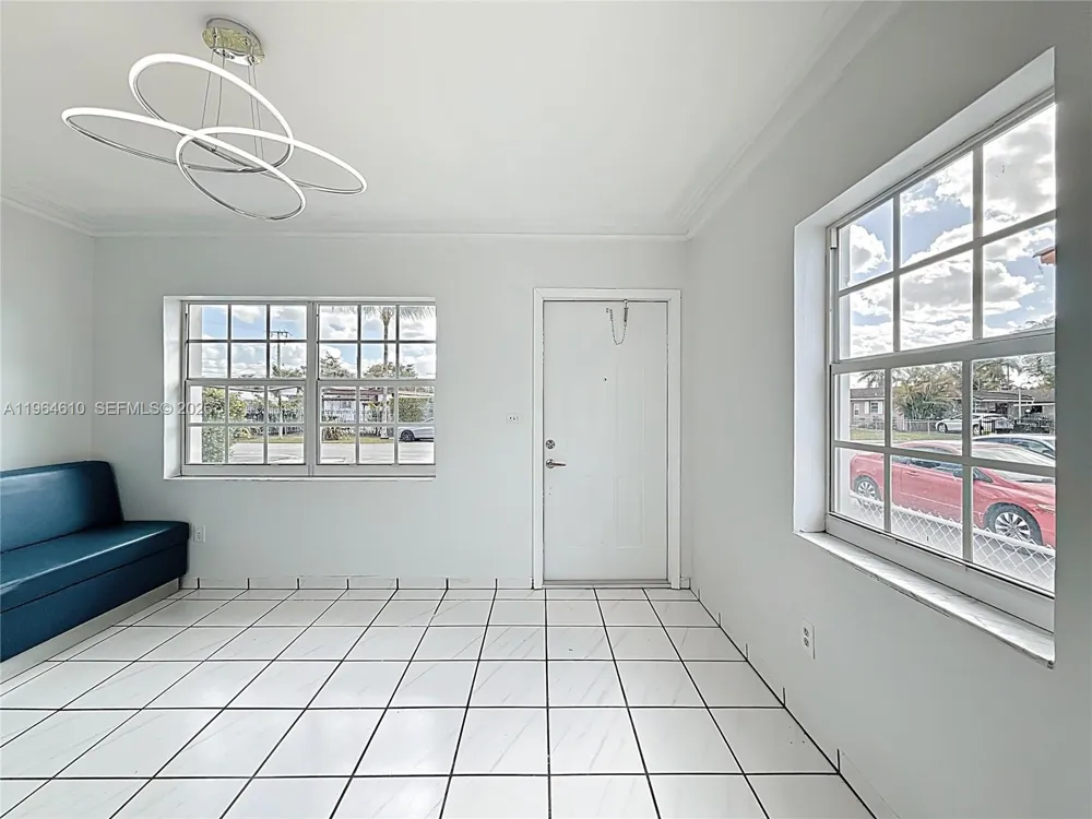6819 SW 25th St Miami, FL 33155