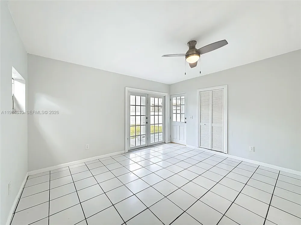 6819 SW 25th St Miami, FL 33155