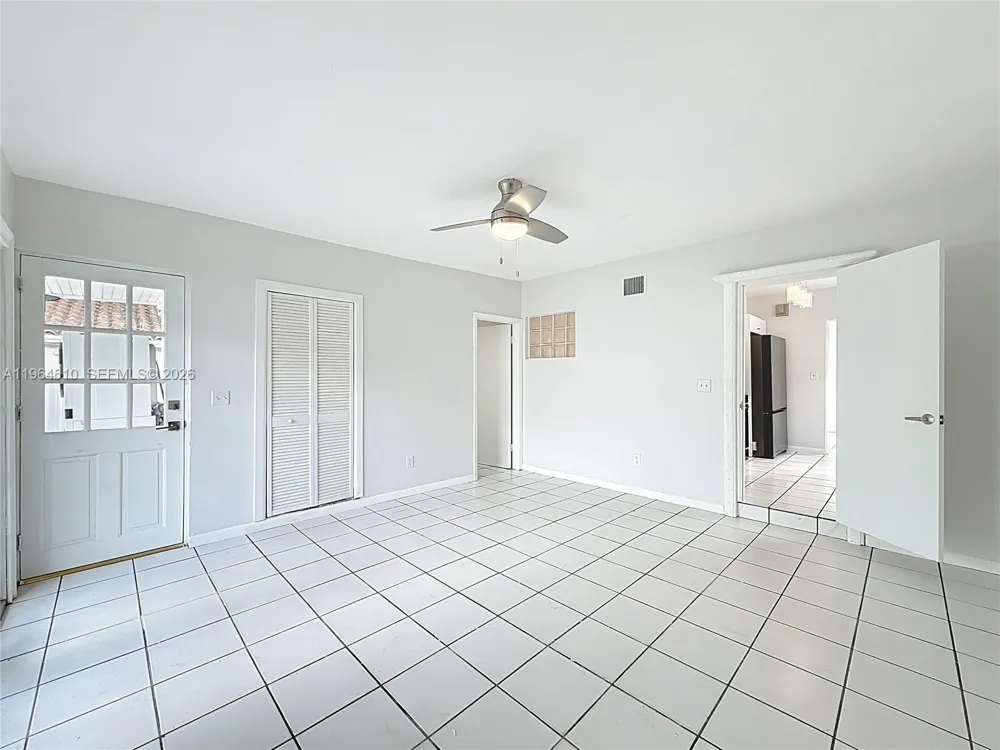 6819 SW 25th St Miami, FL 33155