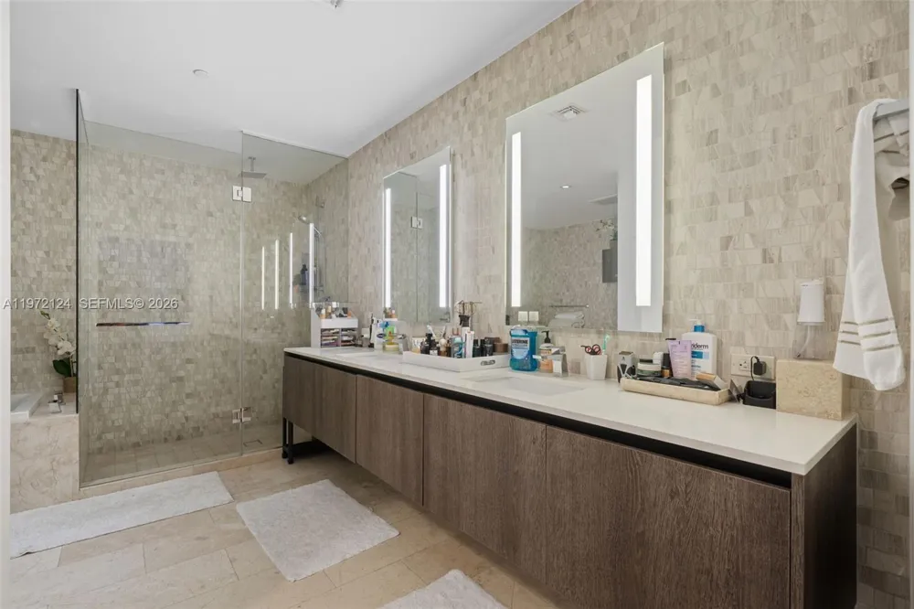 68 SE 6th St #3209 Miami, FL 33131