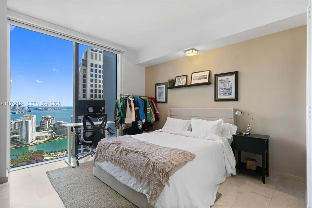 68 SE 6th St #3209 Miami, FL 33131