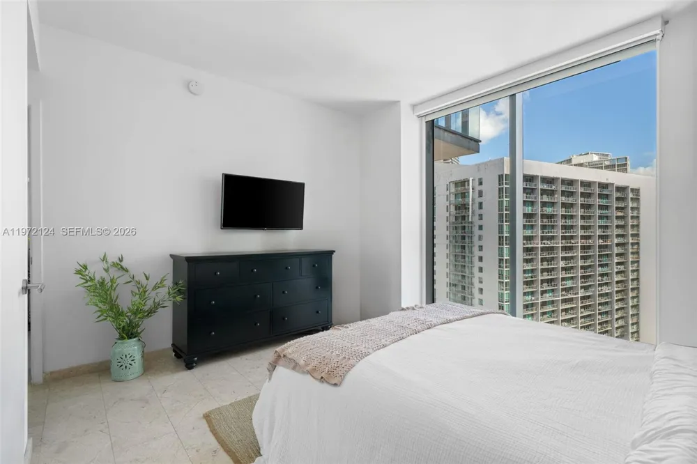 68 SE 6th St #3209 Miami, FL 33131