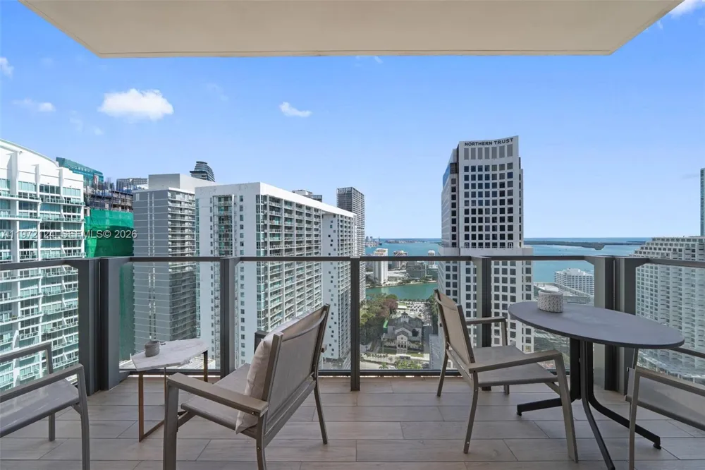 68 SE 6th St #3209 Miami, FL 33131