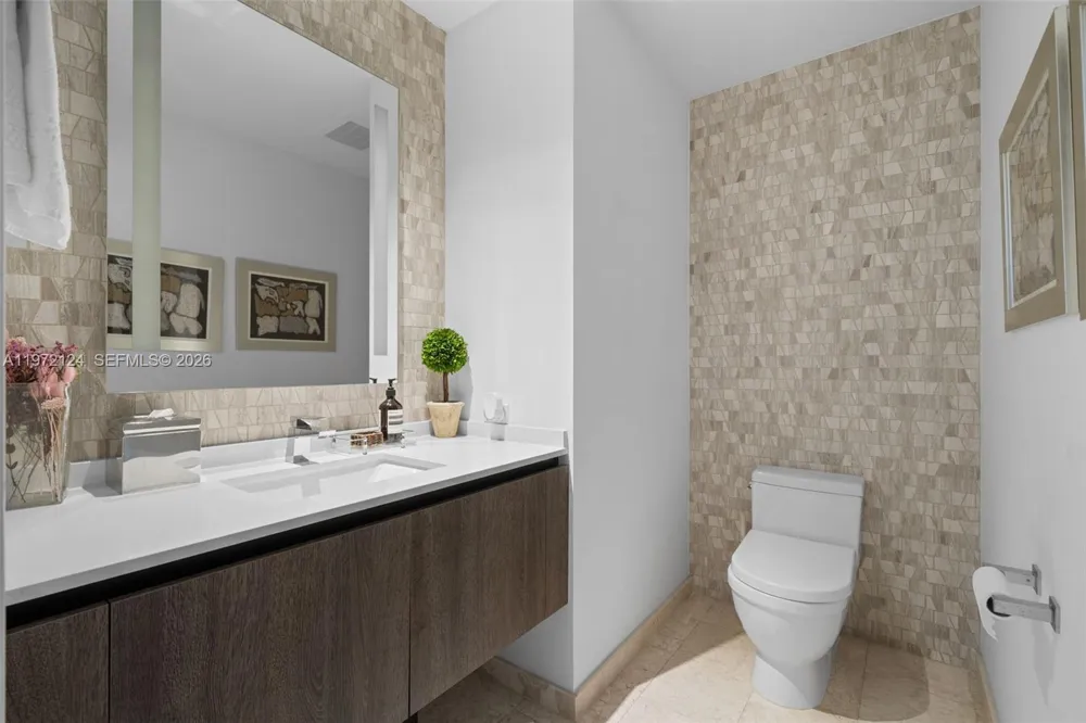 68 SE 6th St #3209 Miami, FL 33131
