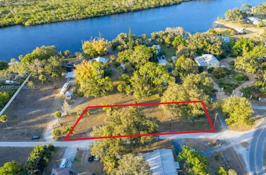 2014 Ft Denaud Rd La Belle, FL 33935