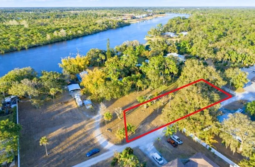 2014 Ft Denaud Rd La Belle, FL 33935