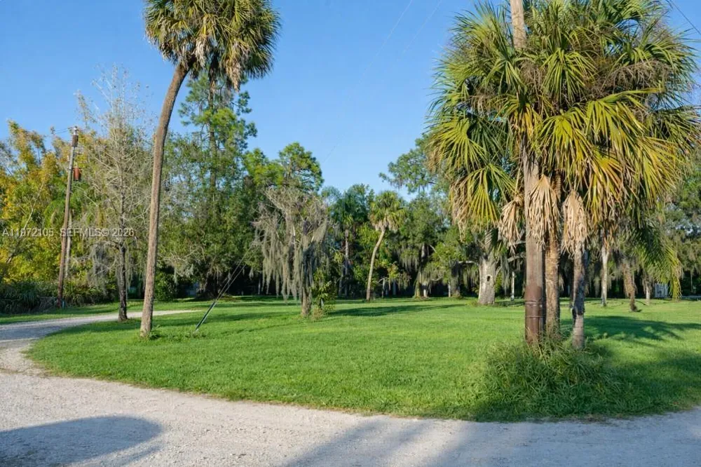 2014 Ft Denaud Rd La Belle, FL 33935