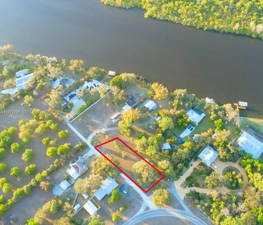 2014 Ft Denaud Rd La Belle, FL 33935
