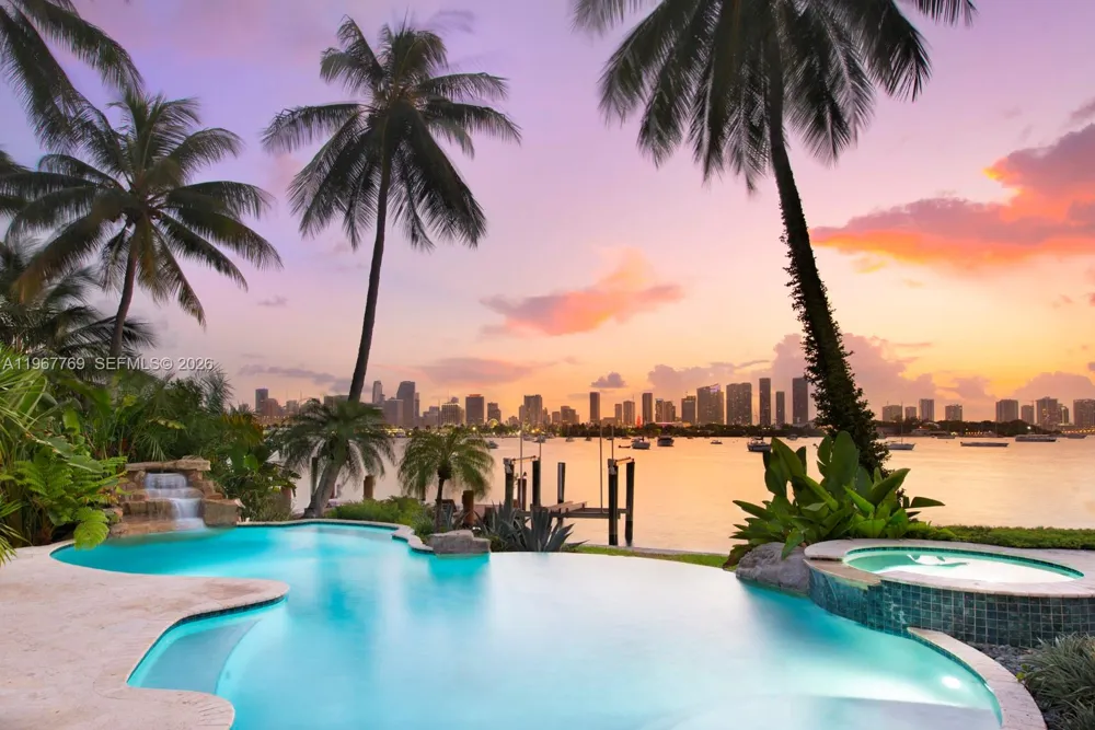 432 S Hibiscus Dr Miami Beach, FL 33139