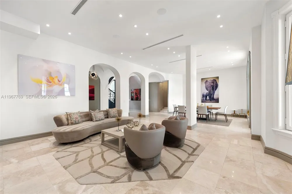 432 S Hibiscus Dr Miami Beach, FL 33139