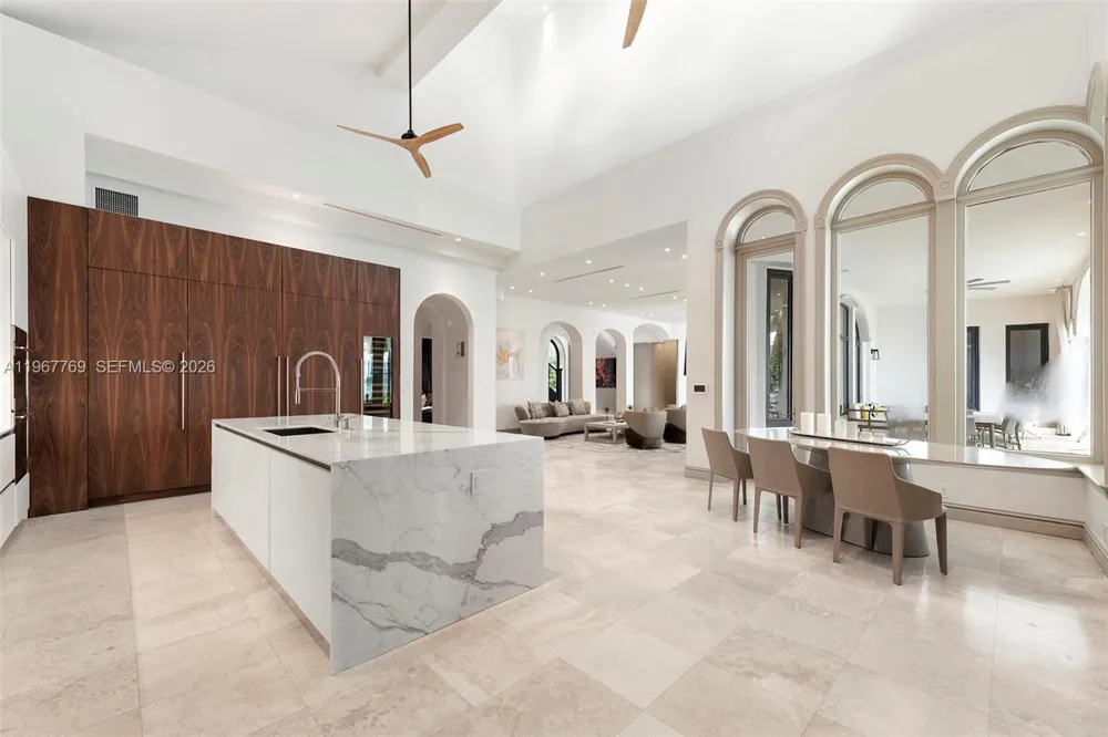 432 S Hibiscus Dr Miami Beach, FL 33139