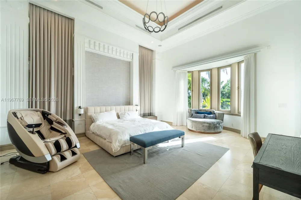 432 S Hibiscus Dr Miami Beach, FL 33139