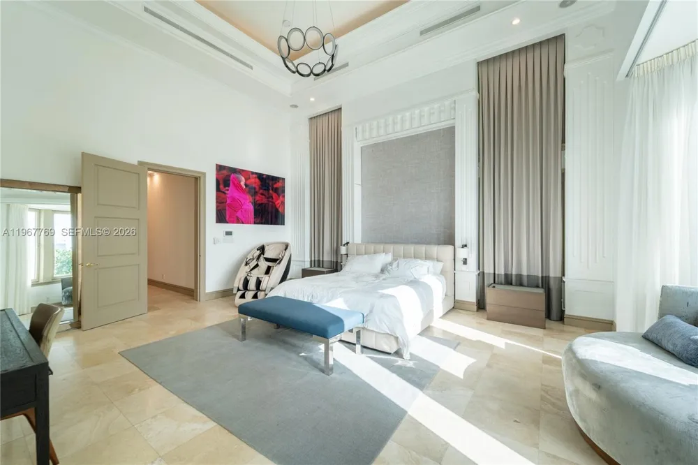 432 S Hibiscus Dr Miami Beach, FL 33139