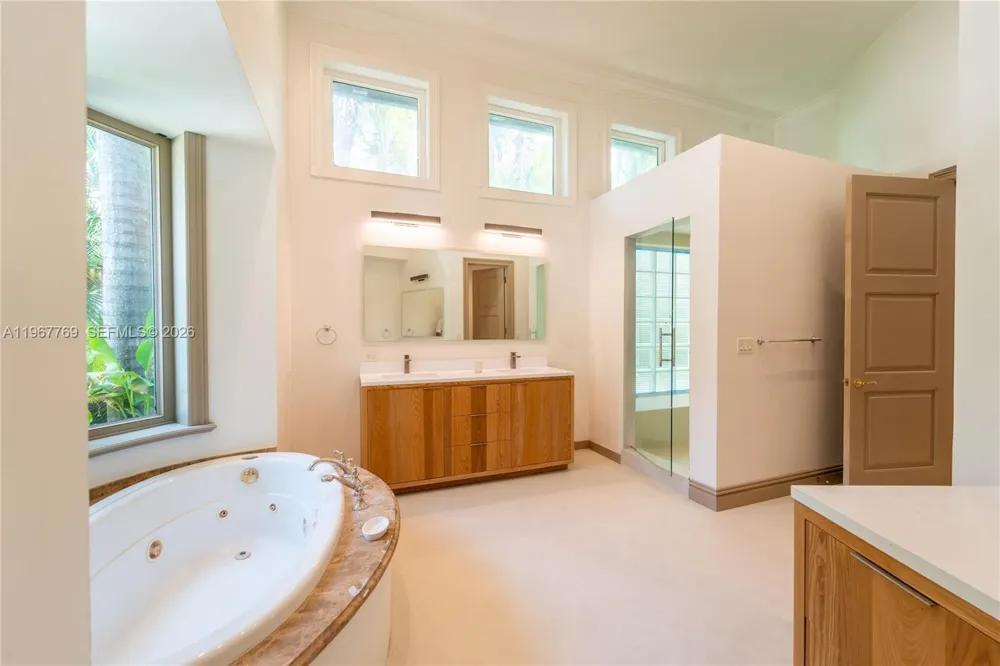 432 S Hibiscus Dr Miami Beach, FL 33139