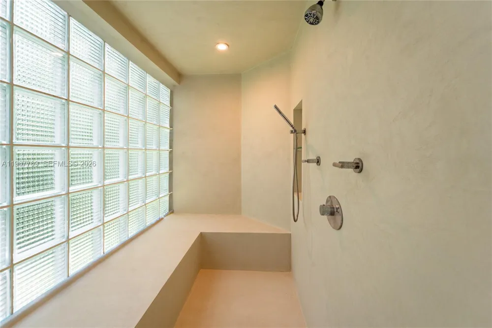 432 S Hibiscus Dr Miami Beach, FL 33139