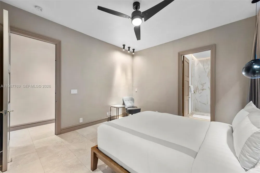 432 S Hibiscus Dr Miami Beach, FL 33139
