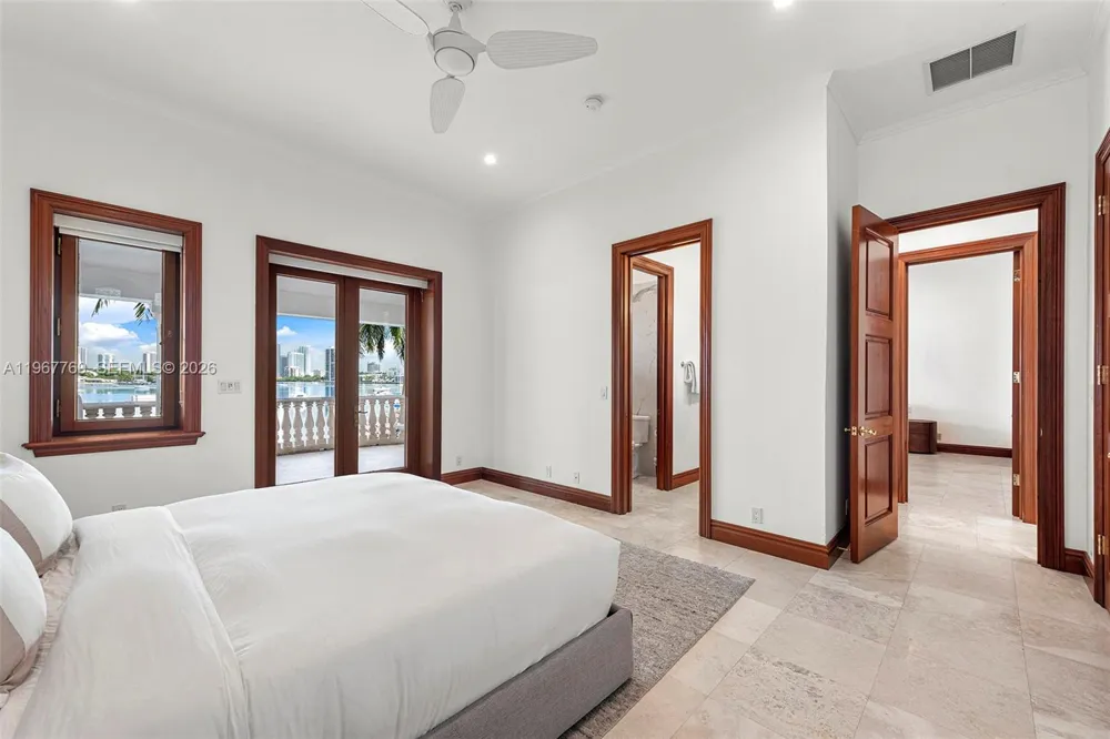 432 S Hibiscus Dr Miami Beach, FL 33139