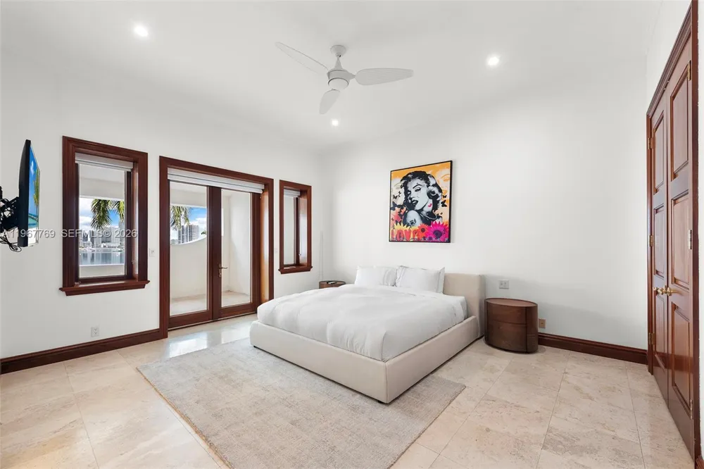 432 S Hibiscus Dr Miami Beach, FL 33139