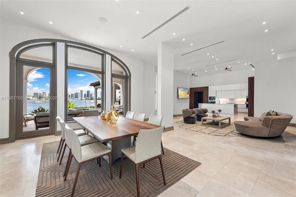 432 S Hibiscus Dr Miami Beach, FL 33139