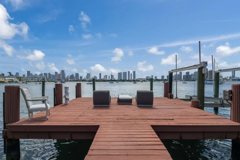 432 S Hibiscus Dr Miami Beach, FL 33139