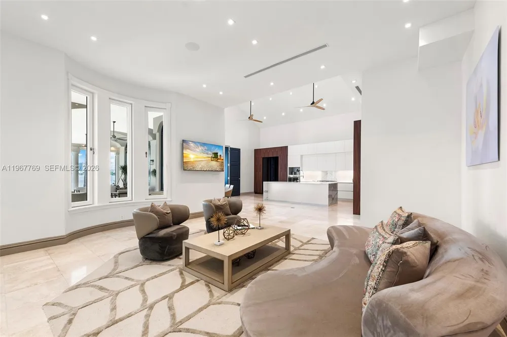 432 S Hibiscus Dr Miami Beach, FL 33139