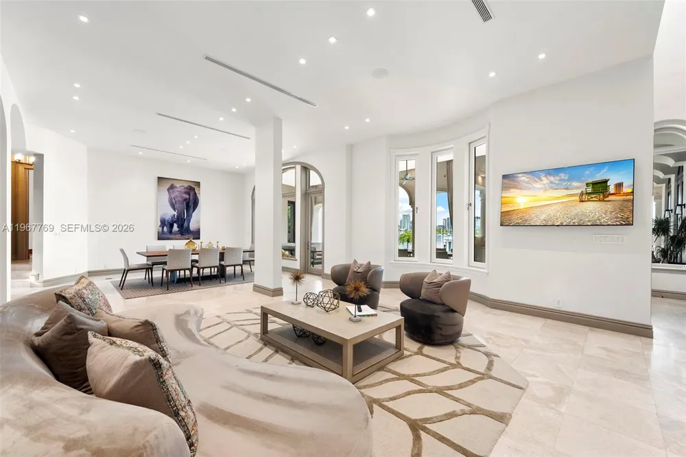 432 S Hibiscus Dr Miami Beach, FL 33139
