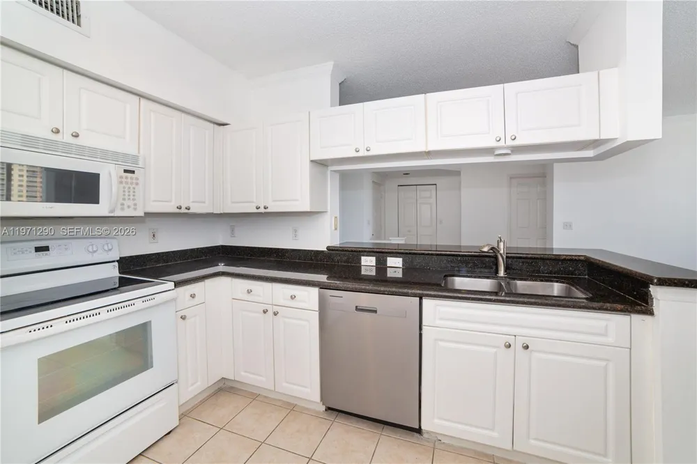 17150 Bay Rd #2911 Sunny Isles Beach, FL 33160