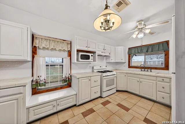 421 Coughran Pleasanton, TX 78064