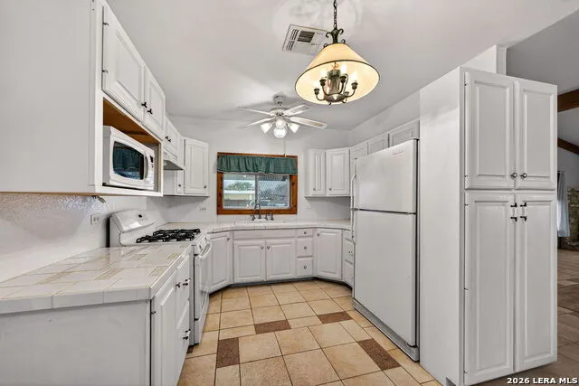 421 Coughran Pleasanton, TX 78064