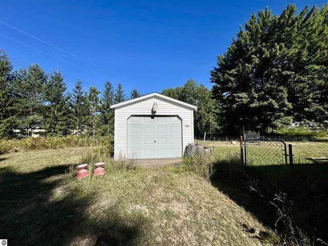 1404 S Taxiway Delta Lake City City, MI 49651