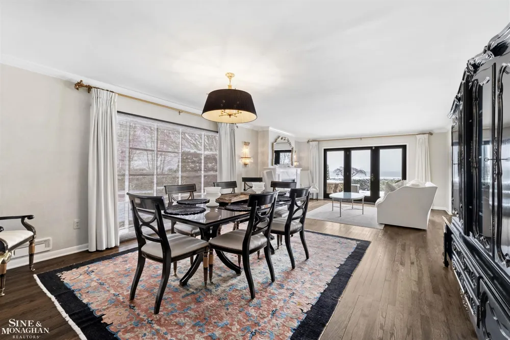 89 Lake Shore Road Grosse Pointe Farms City, MI 48236