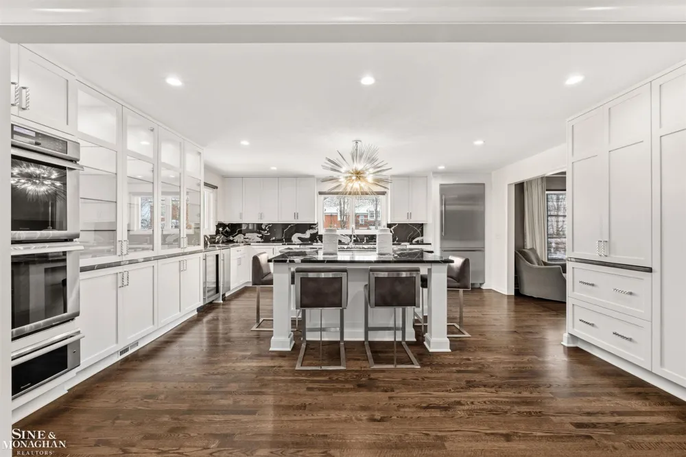 89 Lake Shore Road Grosse Pointe Farms City, MI 48236