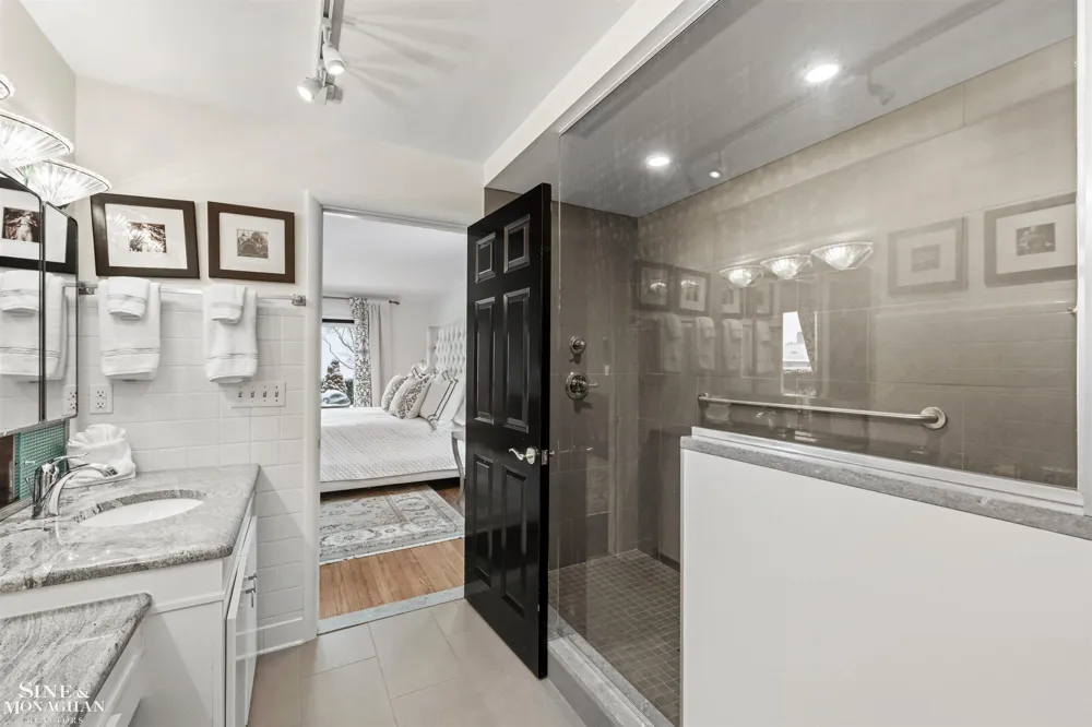 89 Lake Shore Road Grosse Pointe Farms City, MI 48236