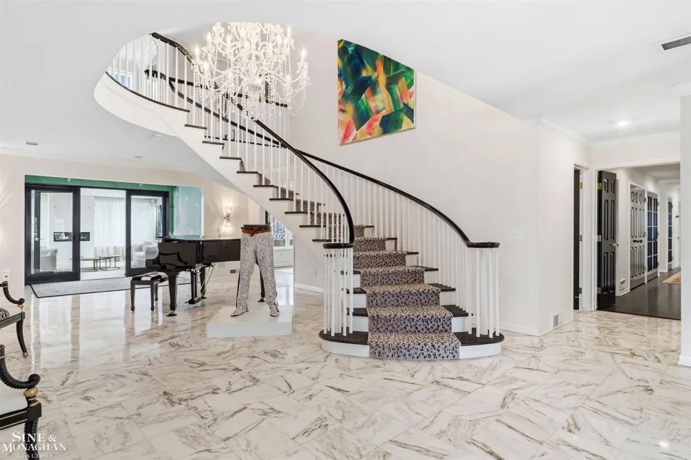 89 Lake Shore Road Grosse Pointe Farms City, MI 48236