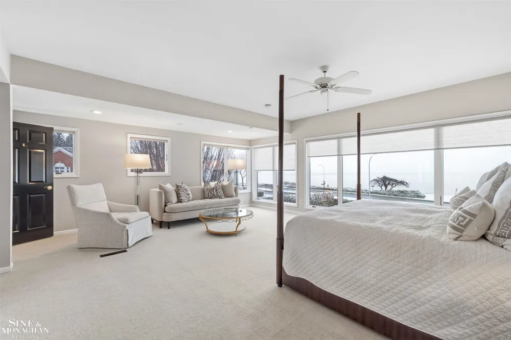 89 Lake Shore Road Grosse Pointe Farms City, MI 48236