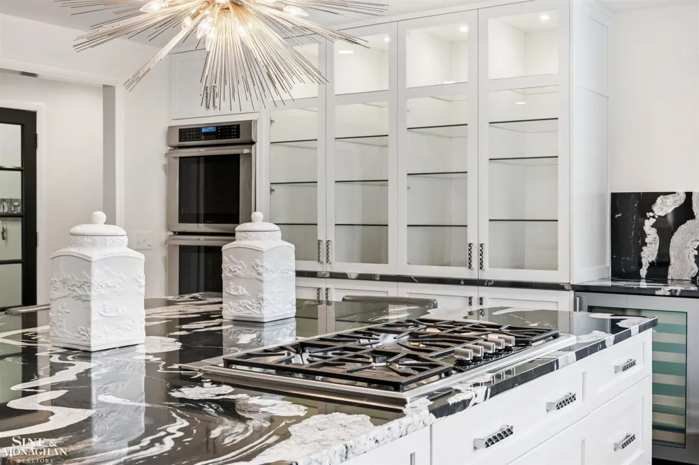 89 Lake Shore Road Grosse Pointe Farms City, MI 48236