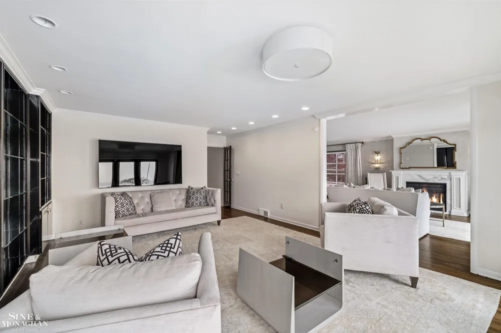 89 Lake Shore Road Grosse Pointe Farms City, MI 48236