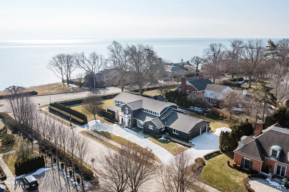 89 Lake Shore Road Grosse Pointe Farms City, MI 48236