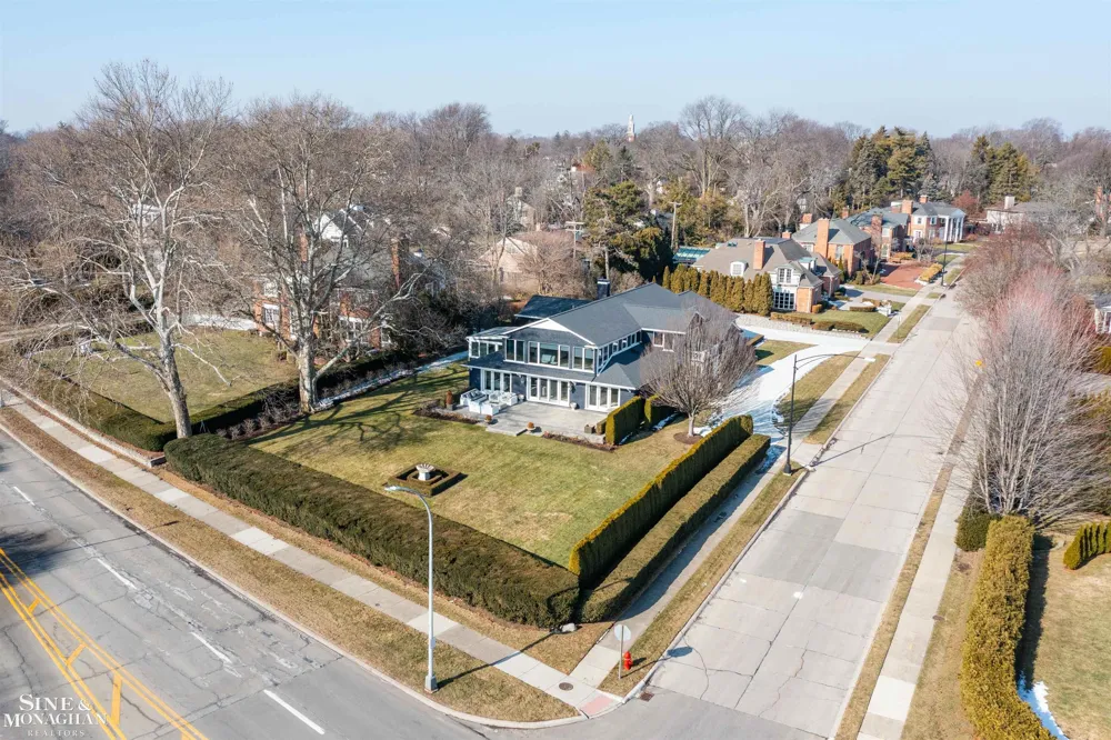 89 Lake Shore Road Grosse Pointe Farms City, MI 48236