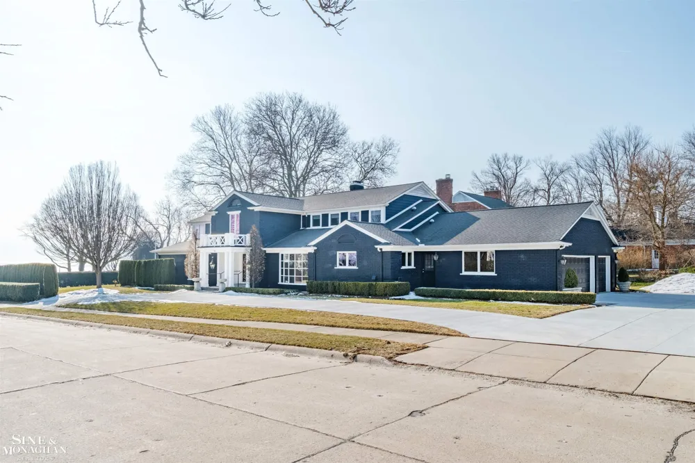 89 Lake Shore Road Grosse Pointe Farms City, MI 48236